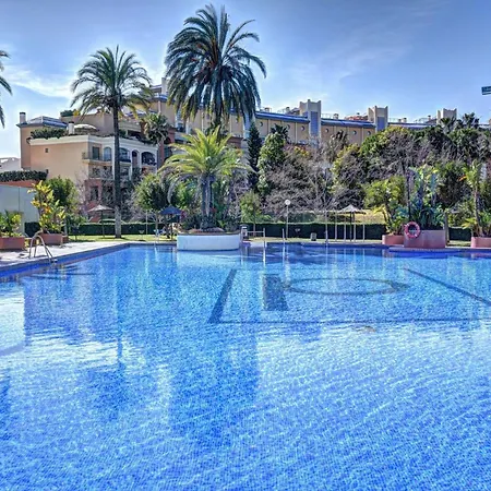 Deluxe In Benalbeach With Views Apartmán